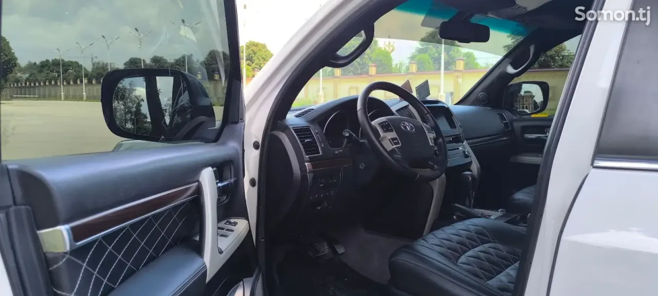 Toyota Land Cruiser 2013 · 4.5 AT