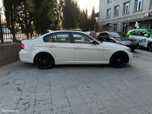 BMW 3 series 2011 · 2.0 AT