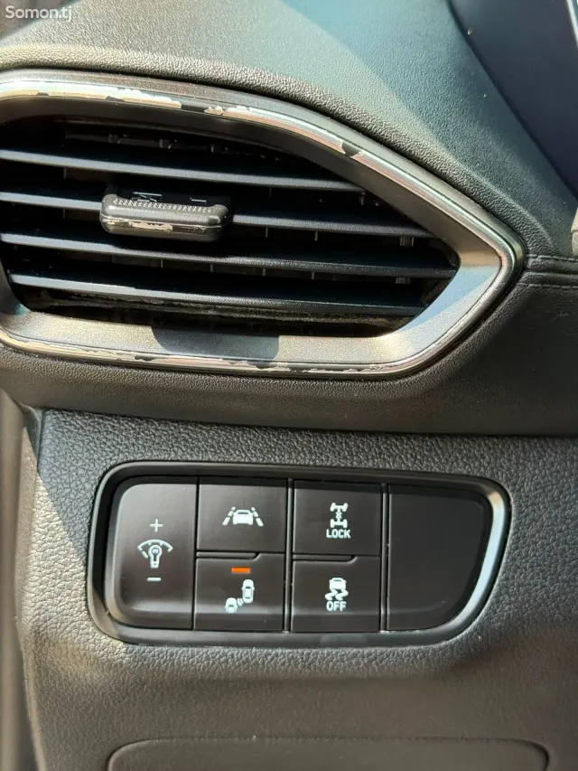 Hyundai Santa Fe 2019 · 2.4 AT