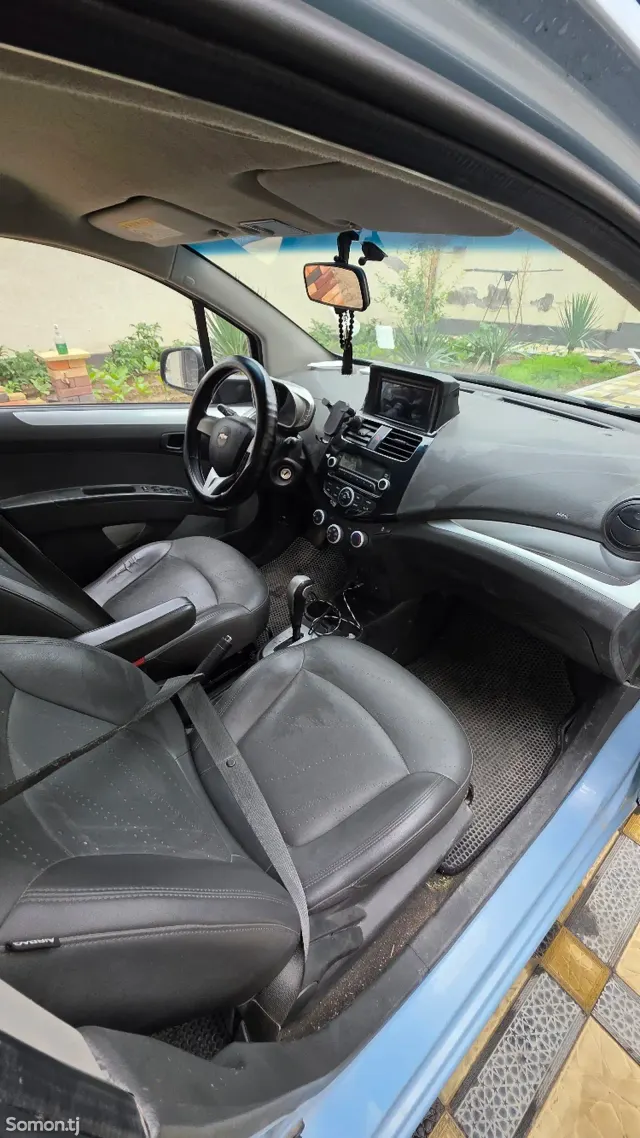 Chevrolet Spark 2015 · 1.1 AT