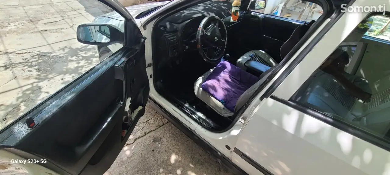 Opel Astra G 1998 · 1.6 MT