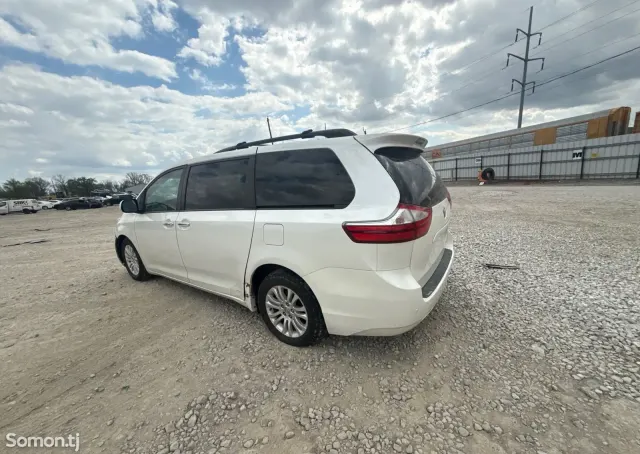 Toyota Sienna 2015 · 3.5 AT