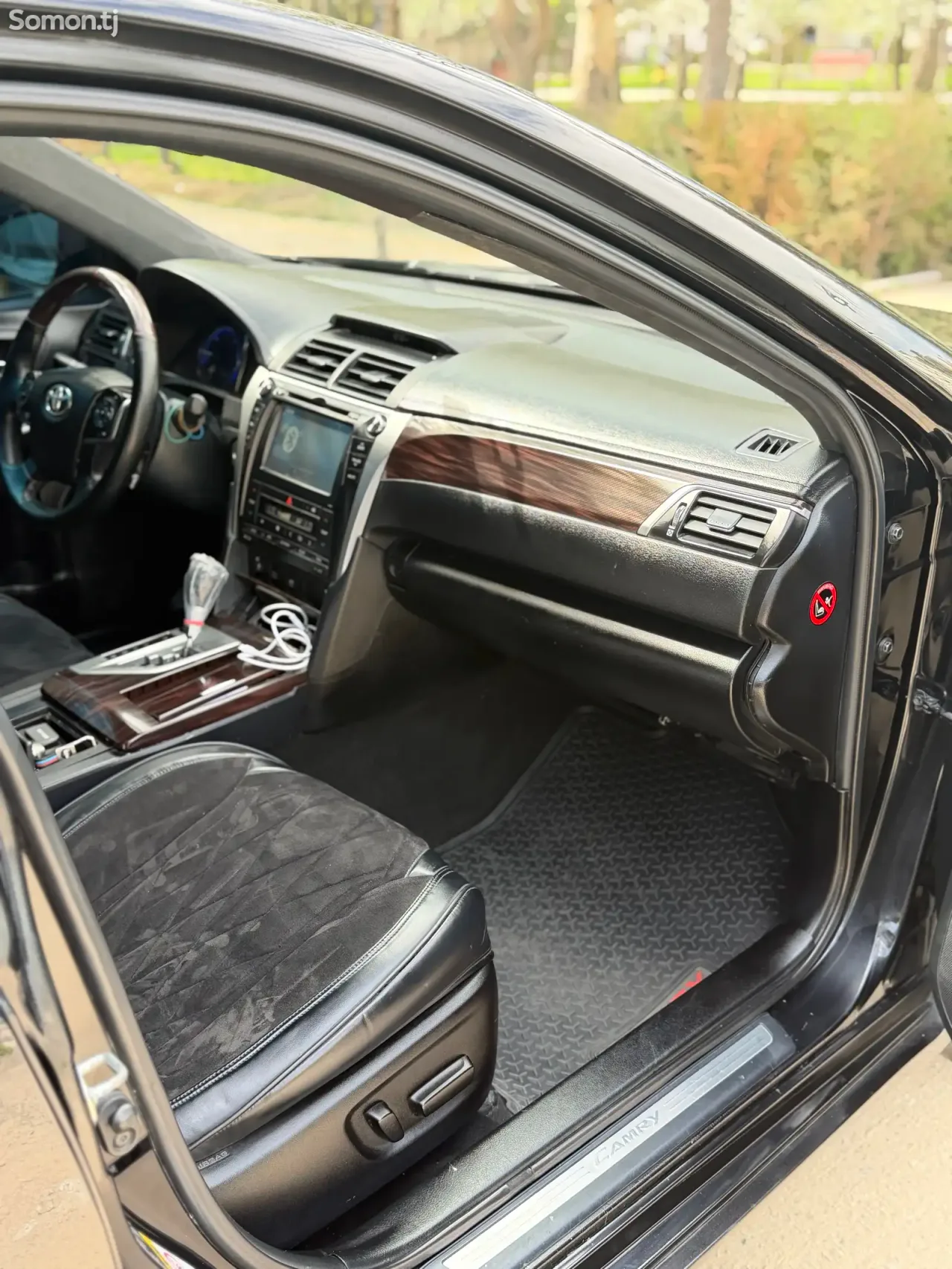 Toyota Camry 2015 · 2.5 AT