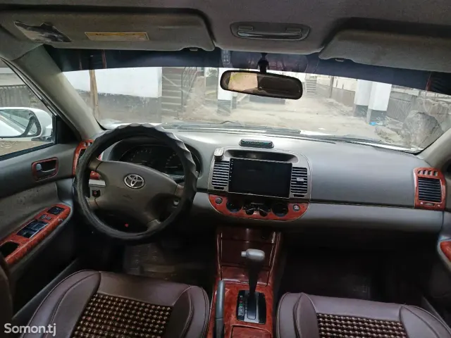 Toyota Camry 2005 · AT