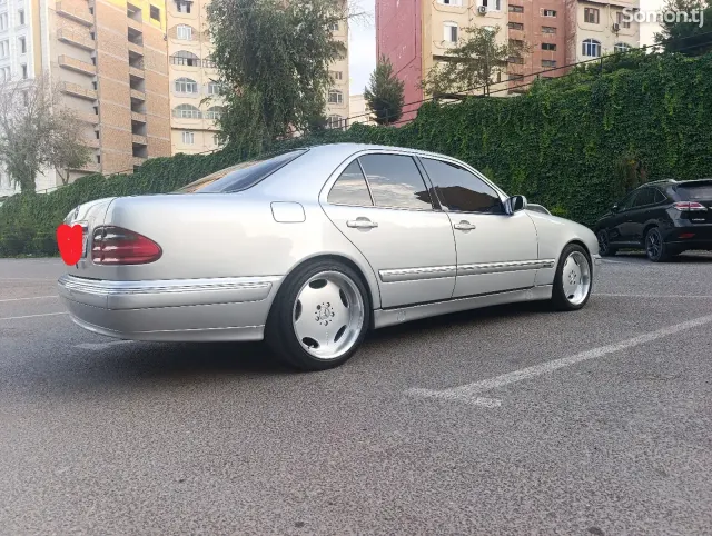 Mercedes-Benz E class 2001 · 3.2 AT