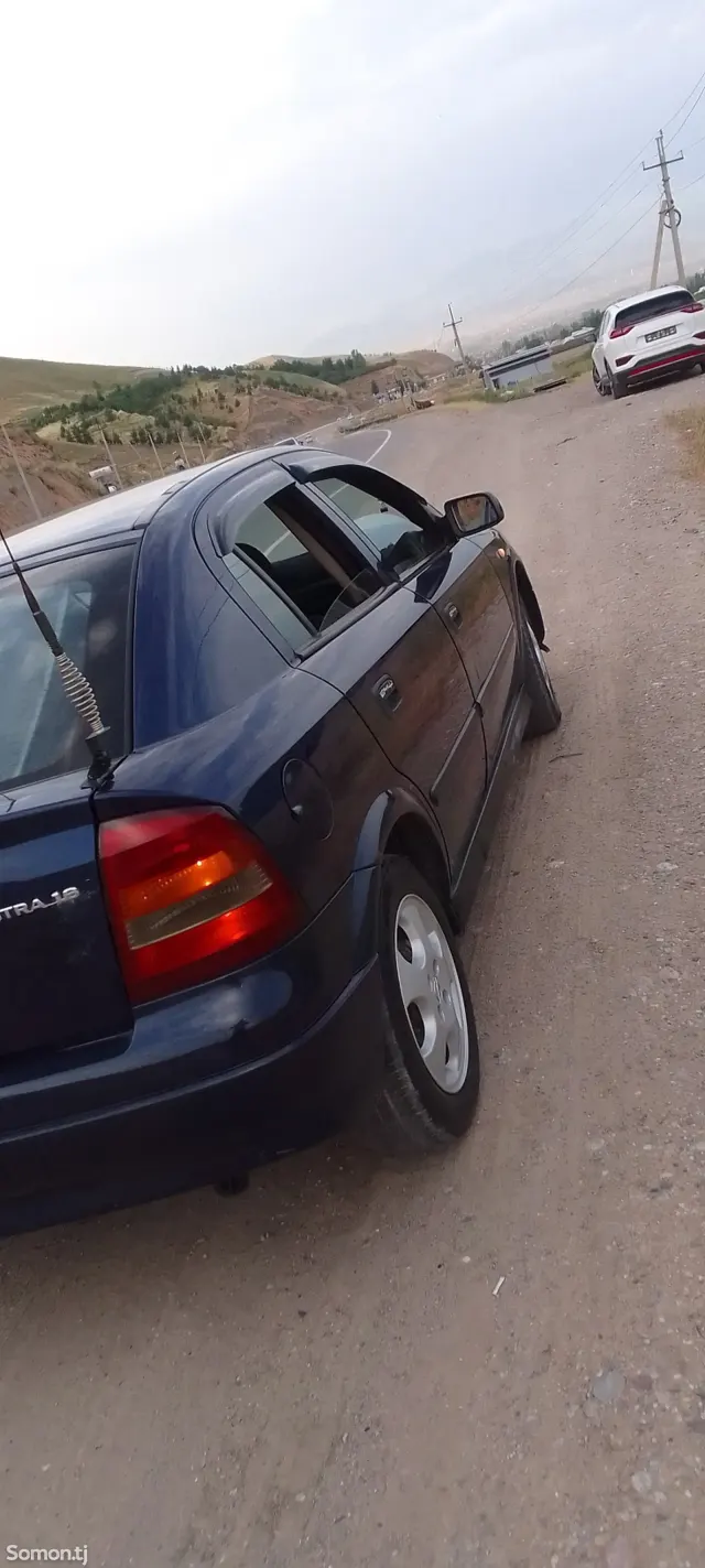 Opel Astra J 1999 · 1.6 MT