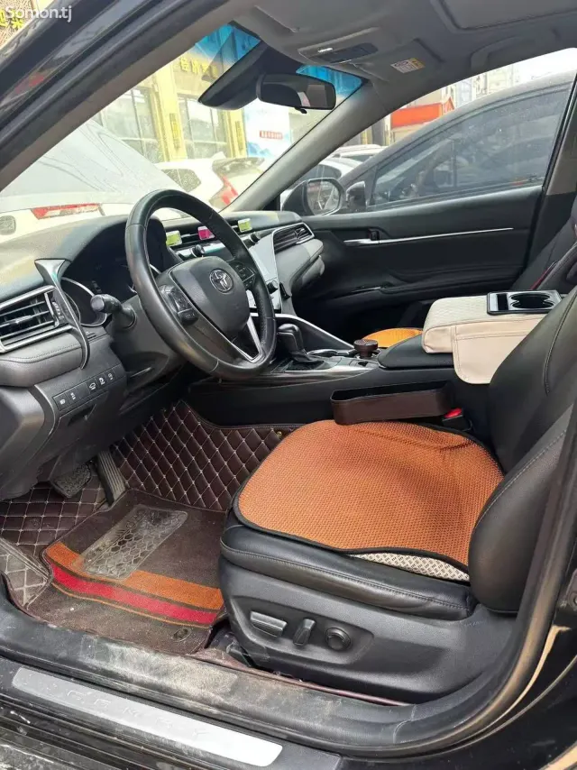 Toyota Camry 2019 · 2.0 AT