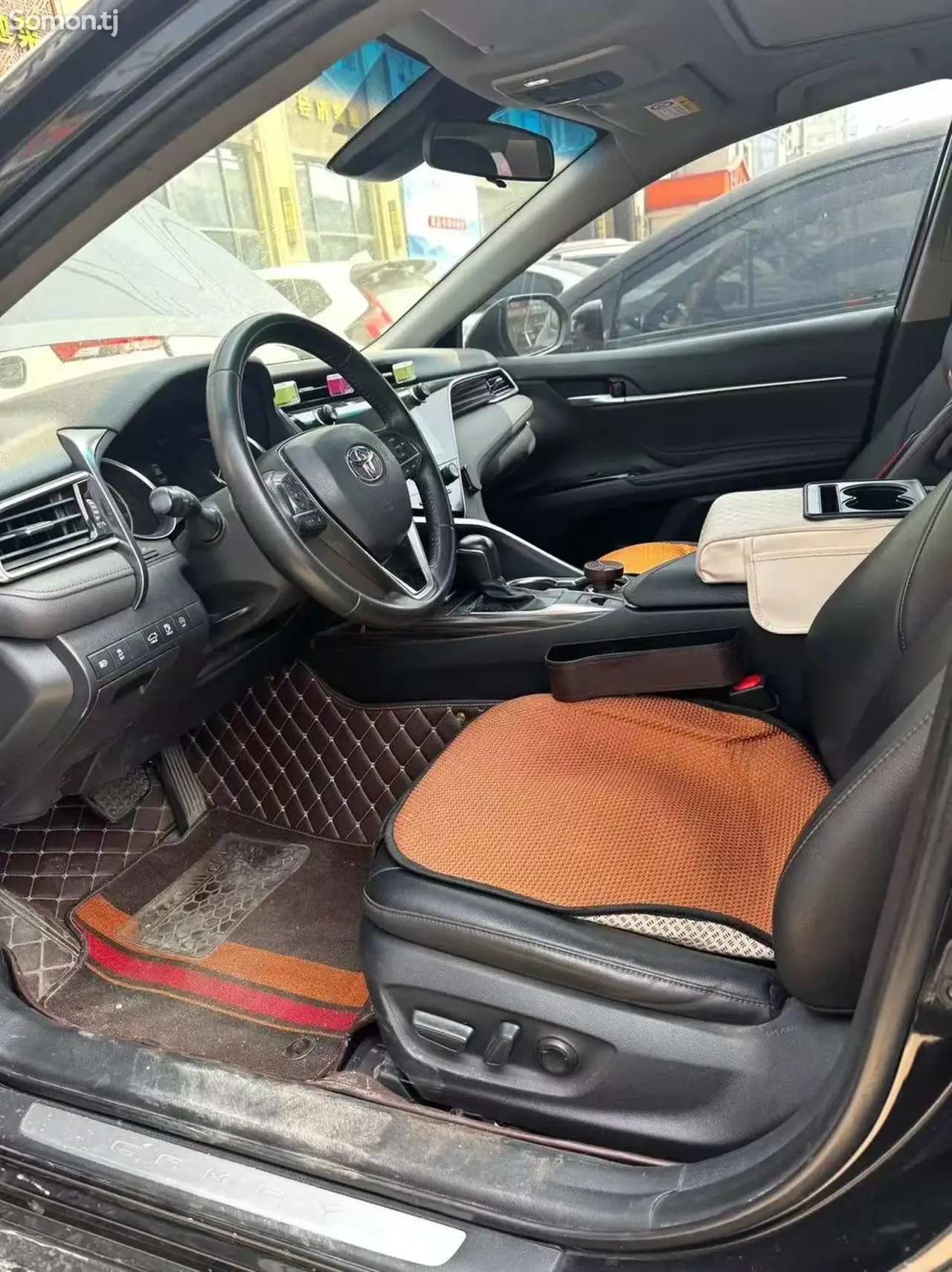 Toyota Camry 2019 · 2.0 AT