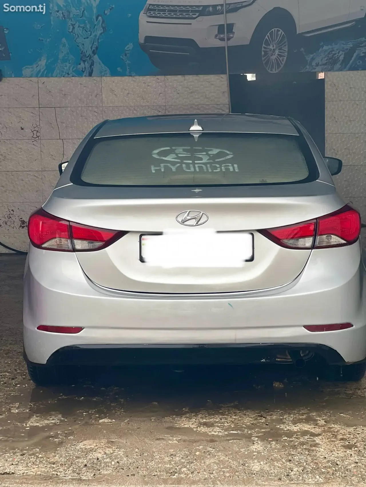 Hyundai Elantra 2016 · 1.8 AT