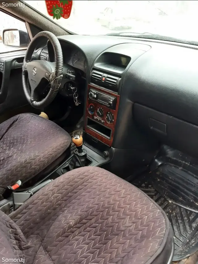 Opel Astra G 1998 · 1.6 MT