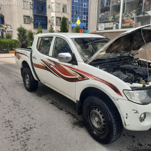 Mitsubishi L200 2009 · 2.4 MT