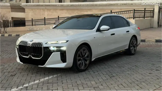 BMW 7 series 2023 · 4.4 AT