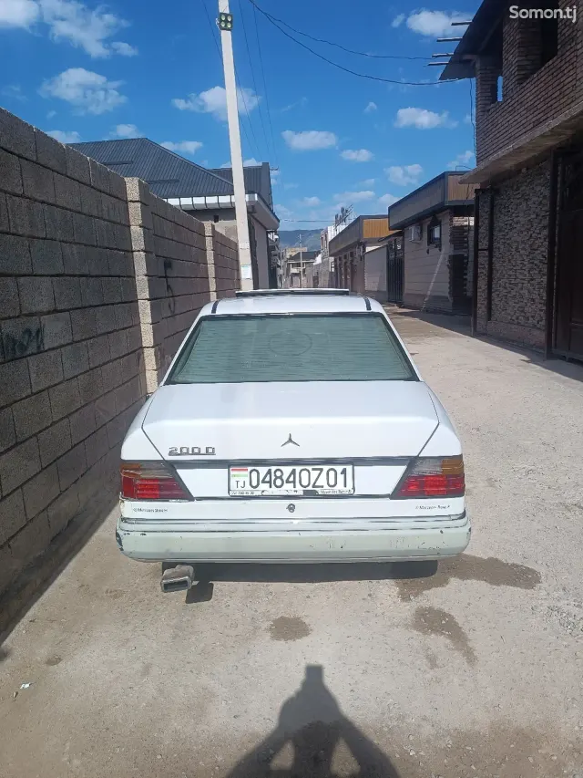 Mercedes-Benz W124 1992 · 2.0 MT