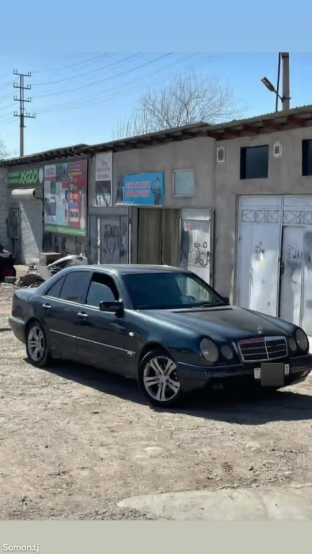 Mercedes-Benz E class 1995 · 2.0 MT