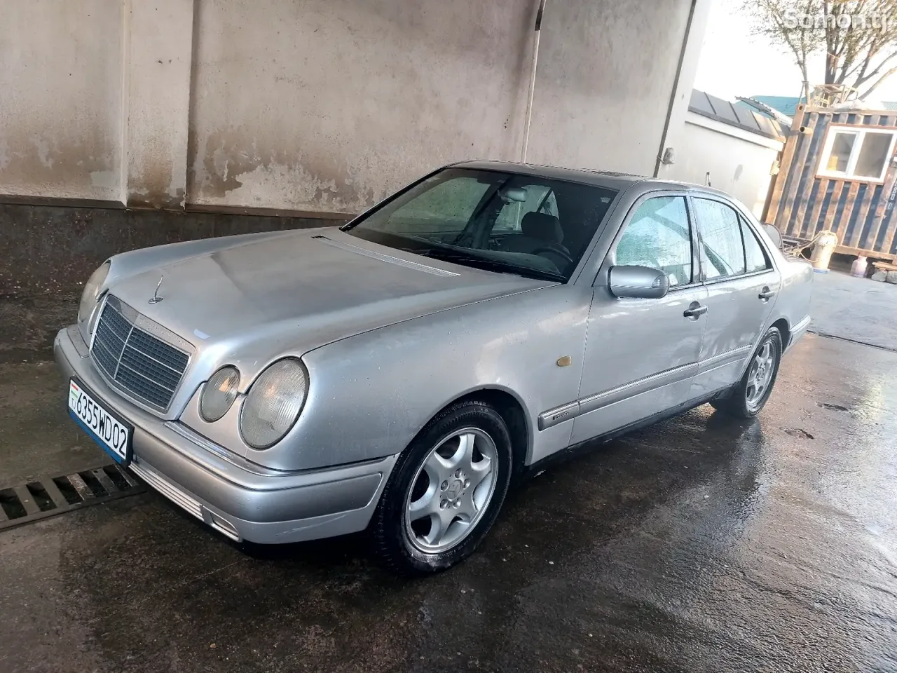 Mercedes-Benz E class 1995 · 2.0 AT