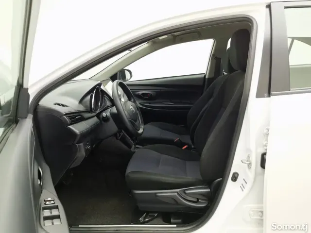 Toyota Yaris 2017 · AT