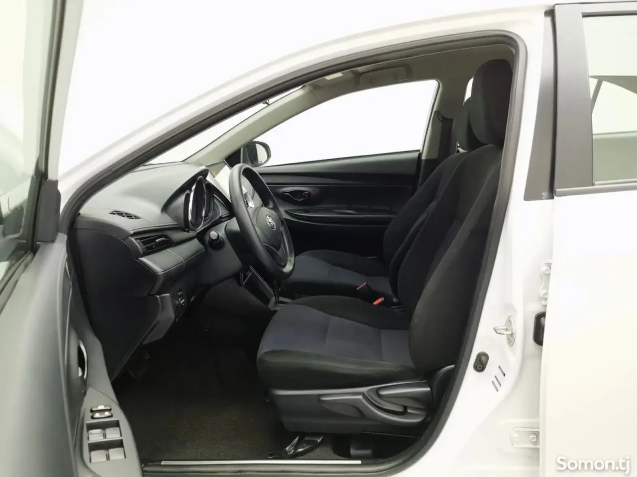 Toyota Yaris 2017 · AT