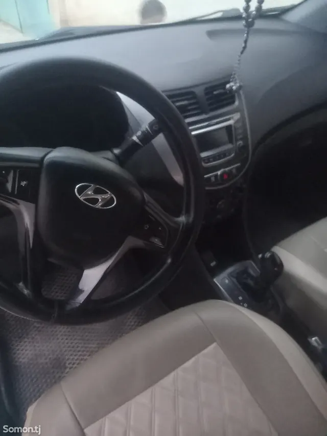 Hyundai Solaris 2016 · 1.6 AT