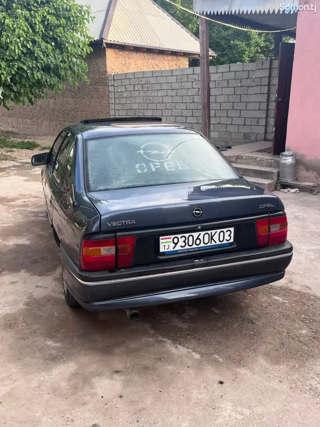 Opel Vectra A 1995 · 1.6 MT