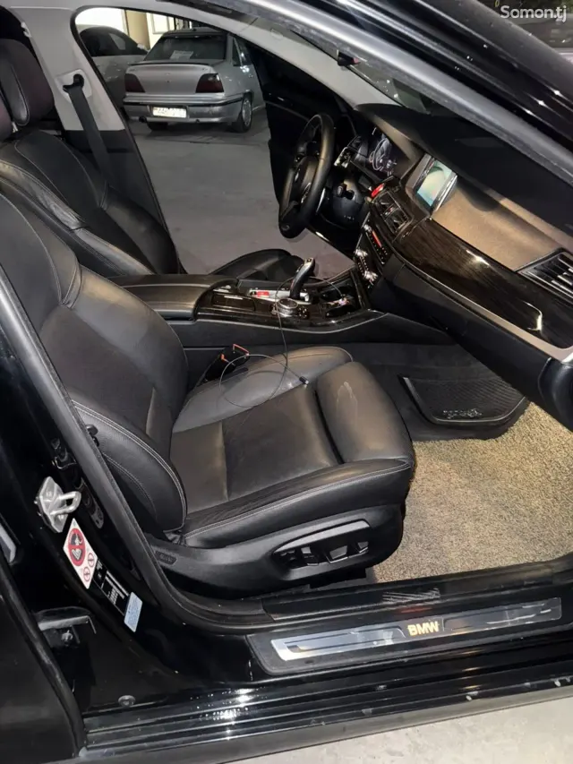 BMW 5 series 2015 · 2.0 AT