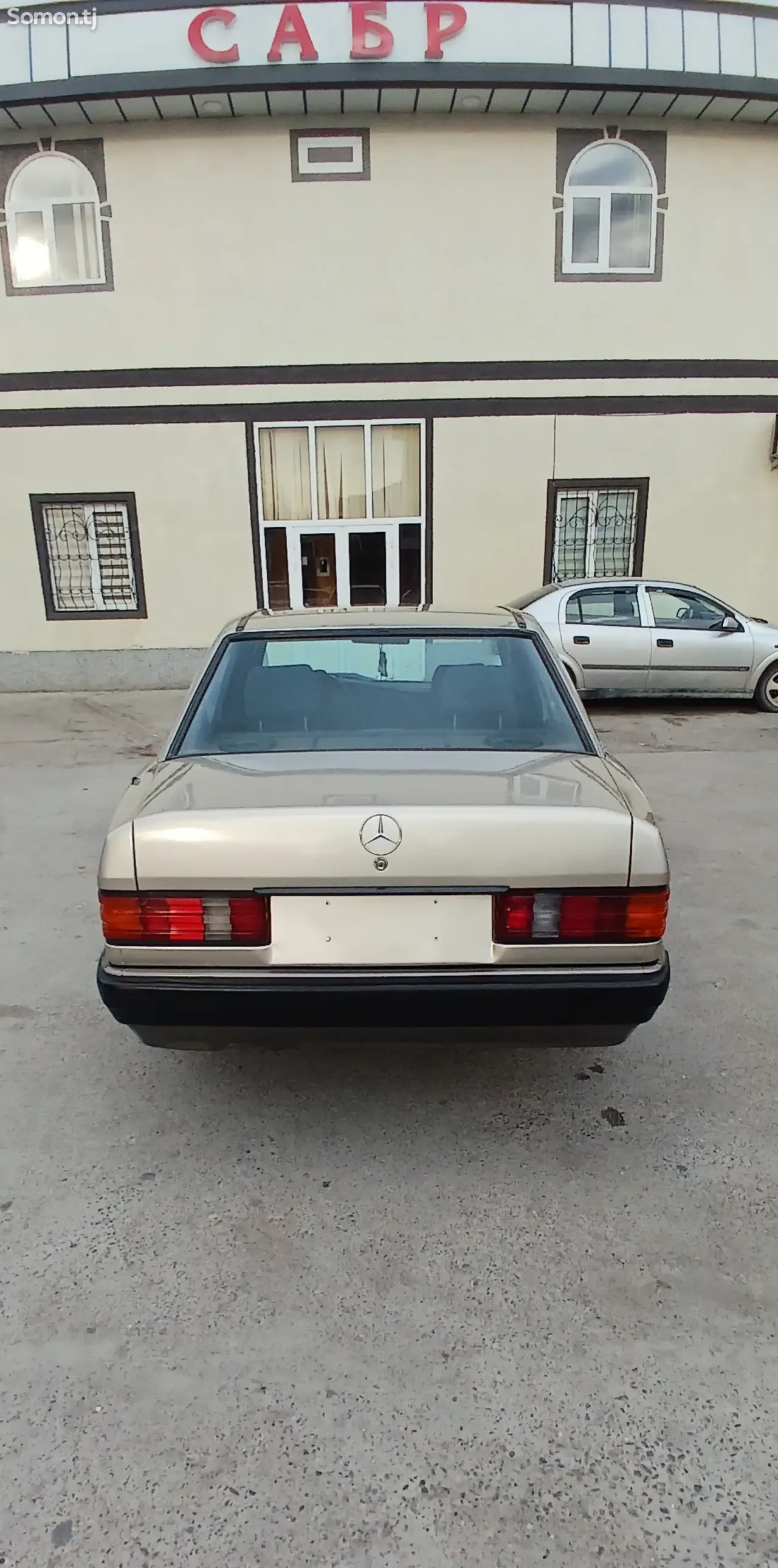 Mercedes-Benz W201 1991 · 2.0 MT