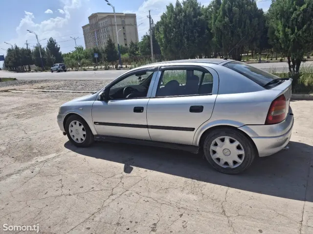 Opel Astra G 1998 · 1.6 MT