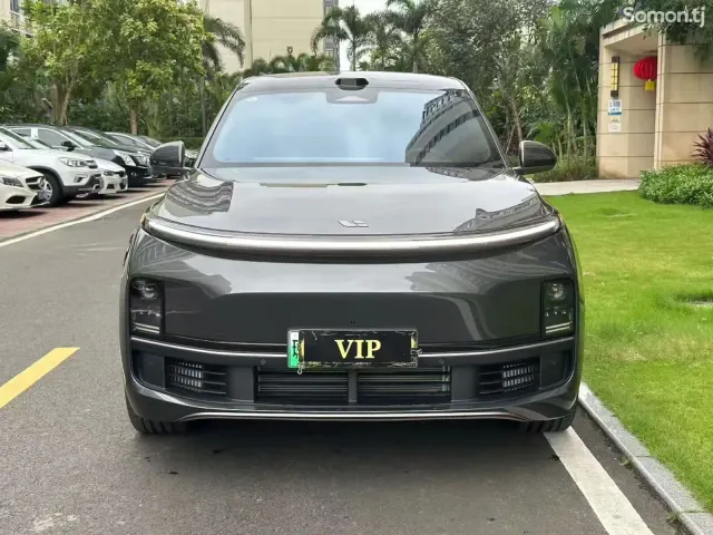 Li Auto (Lixiang) L9 2025 · AT