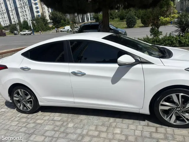 Hyundai Avante 2014 · AT
