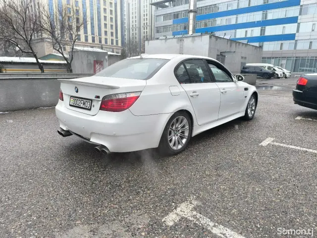 BMW 5 series 2004 · 4.4 AT