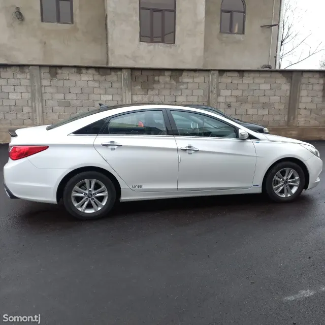 Hyundai Sonata 2010 · 2.0 AT