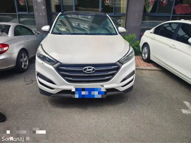Hyundai Tucson 2015 · 1.6 AT