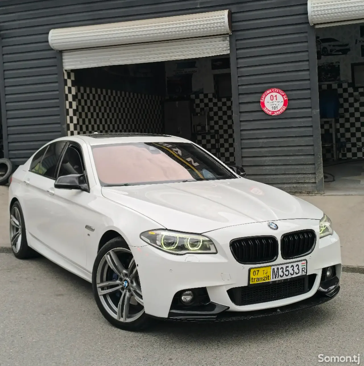 BMW M5 2015 · 3.0 AT