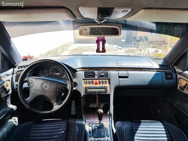 Mercedes-Benz E class 1998 · 2.8 AT