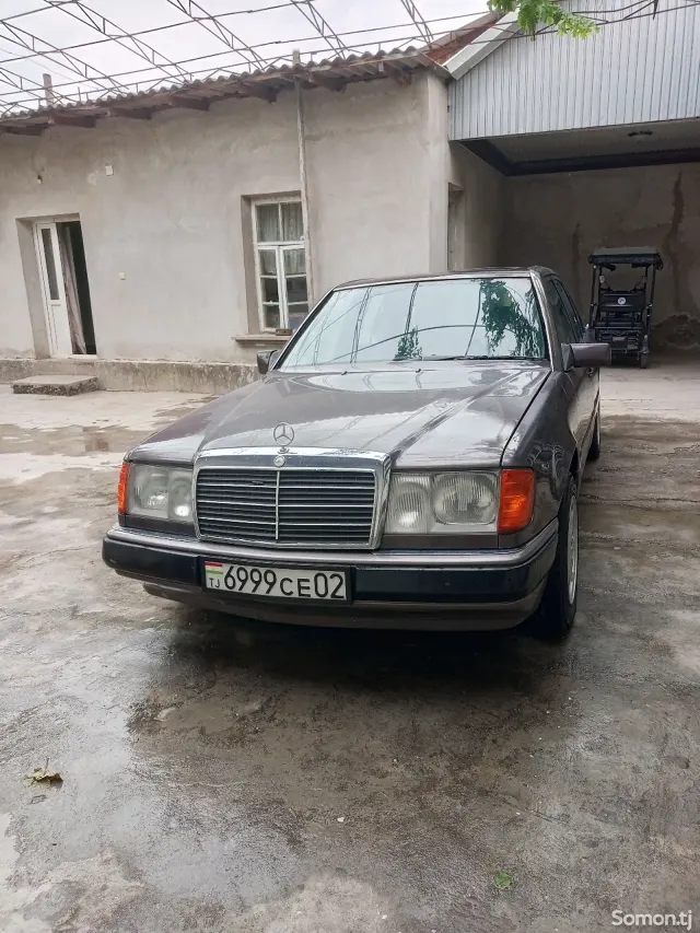 Mercedes-Benz W124 1992 · 2.5 MT