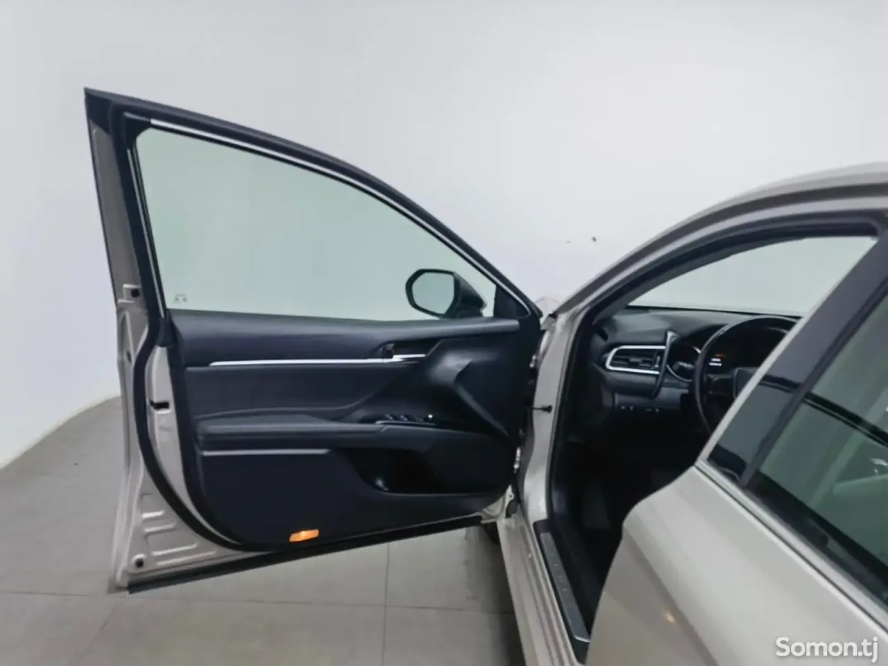 Toyota Camry 2019 · 2.5 AT