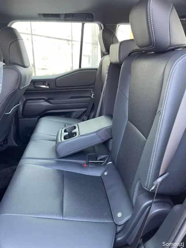 Toyota Land Cruiser Prado 2024 · 2.4 AT
