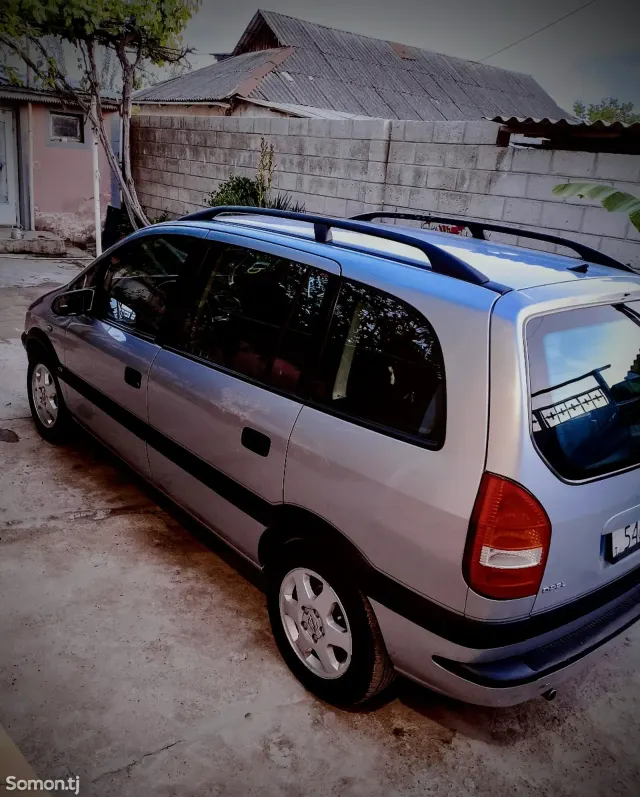 Opel Zafira 1999 · 1.8 MT