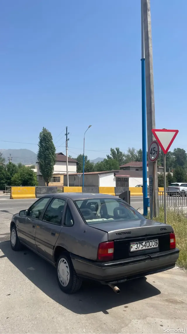 Opel Vectra A 1991 · 1.6 MT