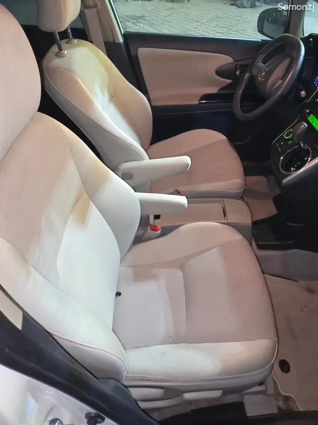 Toyota Wish 2014 · 1.8 AT