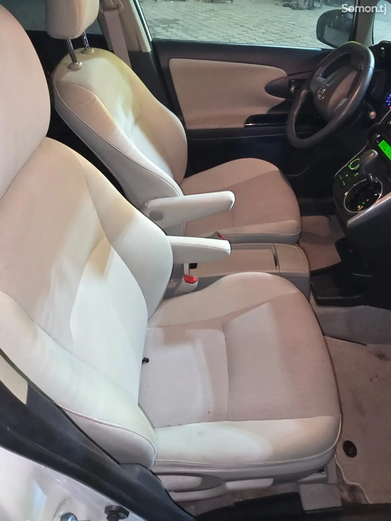 Toyota Wish 2014 · 1.8 AT