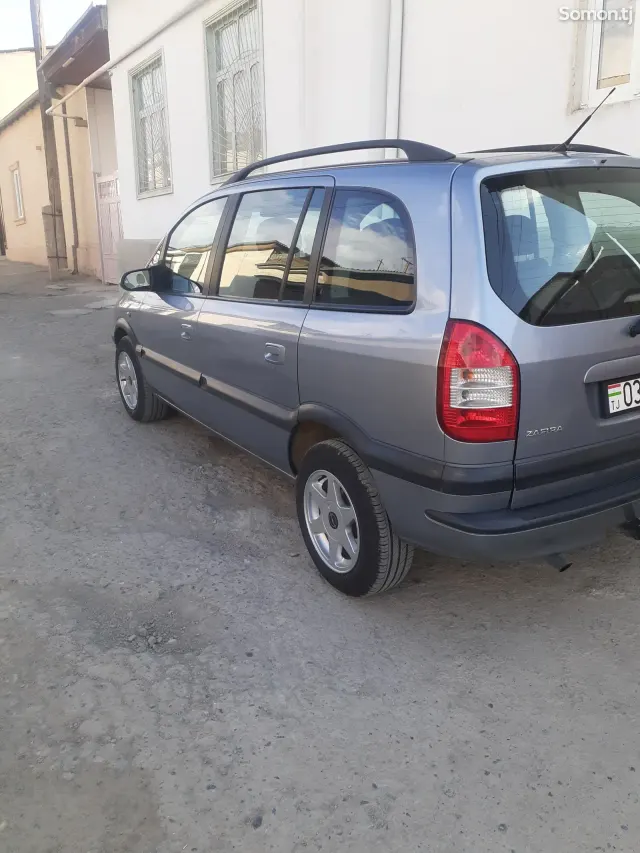 Opel Zafira 2003 · 1.8 MT