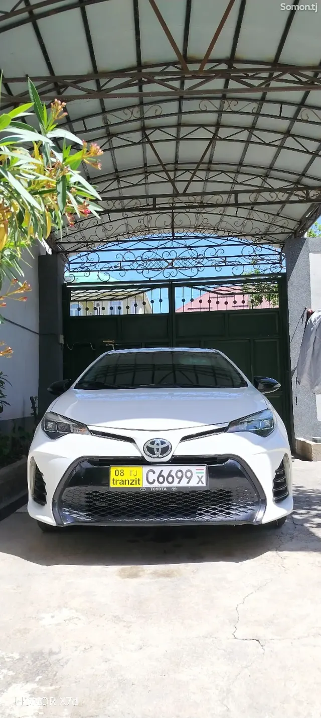 Toyota Corolla 2017 · 1.8 AT