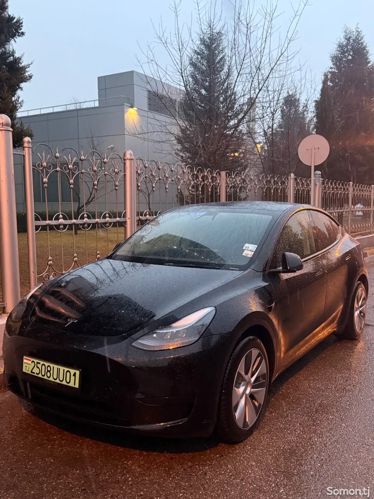 Tesla Model Y 2022 · AT