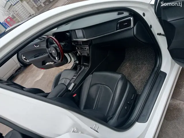 Kia K5 2016 · 2.0 AT