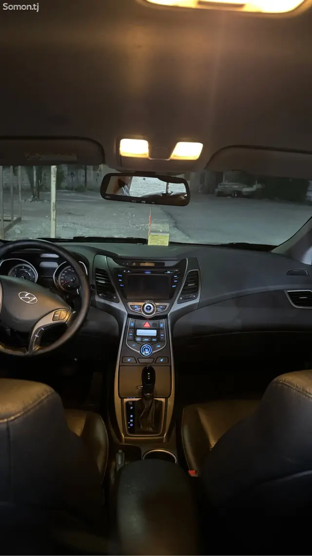 Hyundai Avante 2014 · 1.6 AT