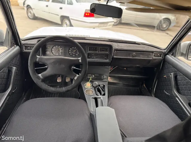 Lada (ВАЗ) 2107 2002 · 1.6 MT