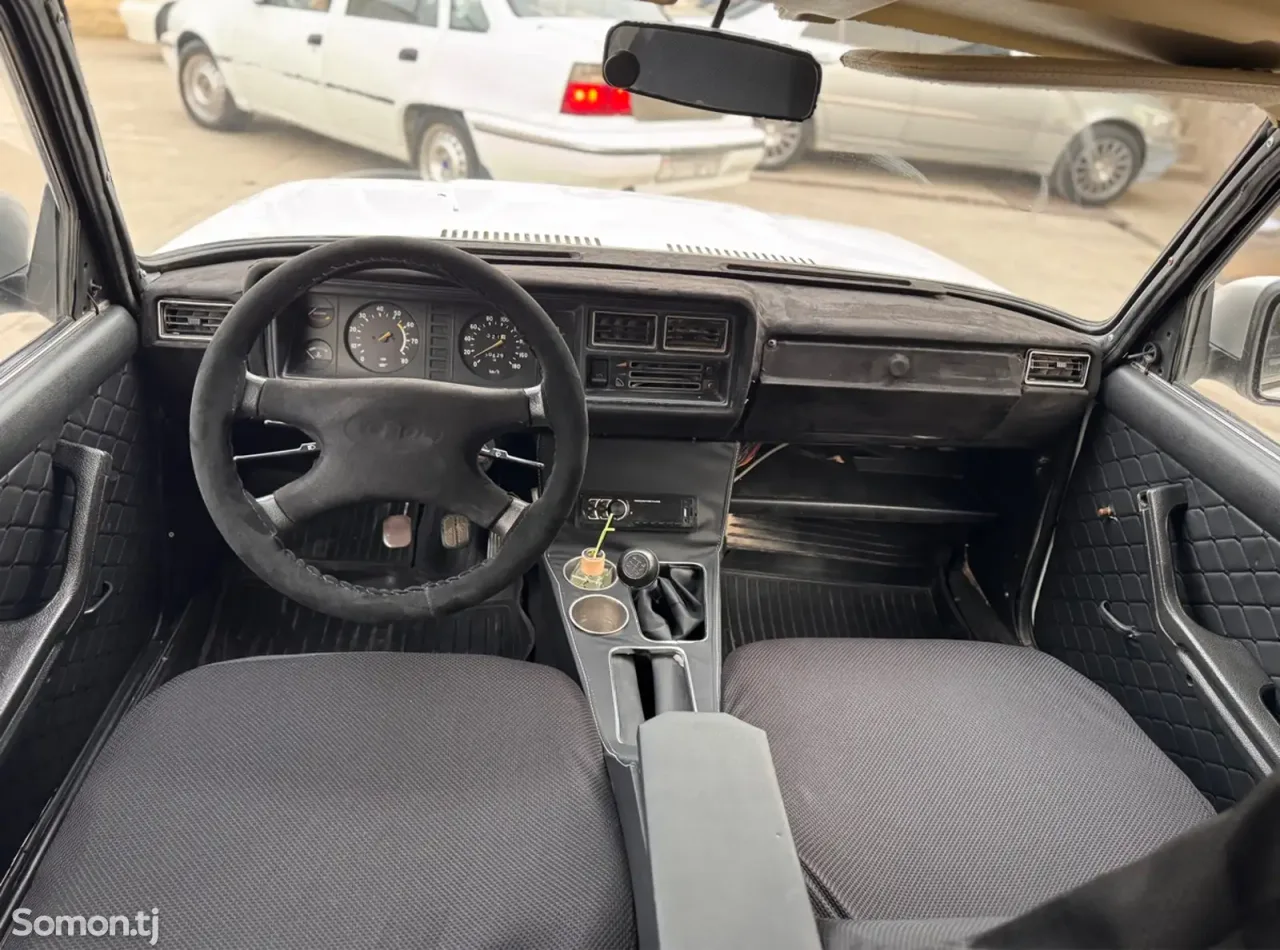 Lada (ВАЗ) 2107 2002 · 1.6 MT