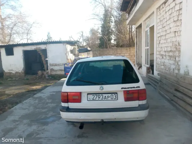 Volkswagen Passat 1993 · 1.8 MT