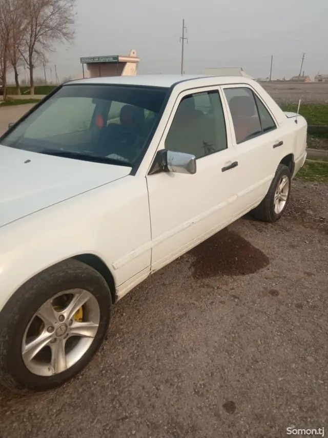 Mercedes-Benz W124 1988 · 2.0 MT