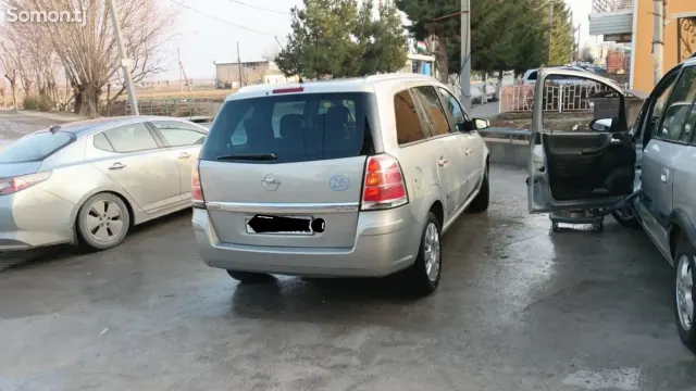 Opel Zafira 2007 · 1.6 MT